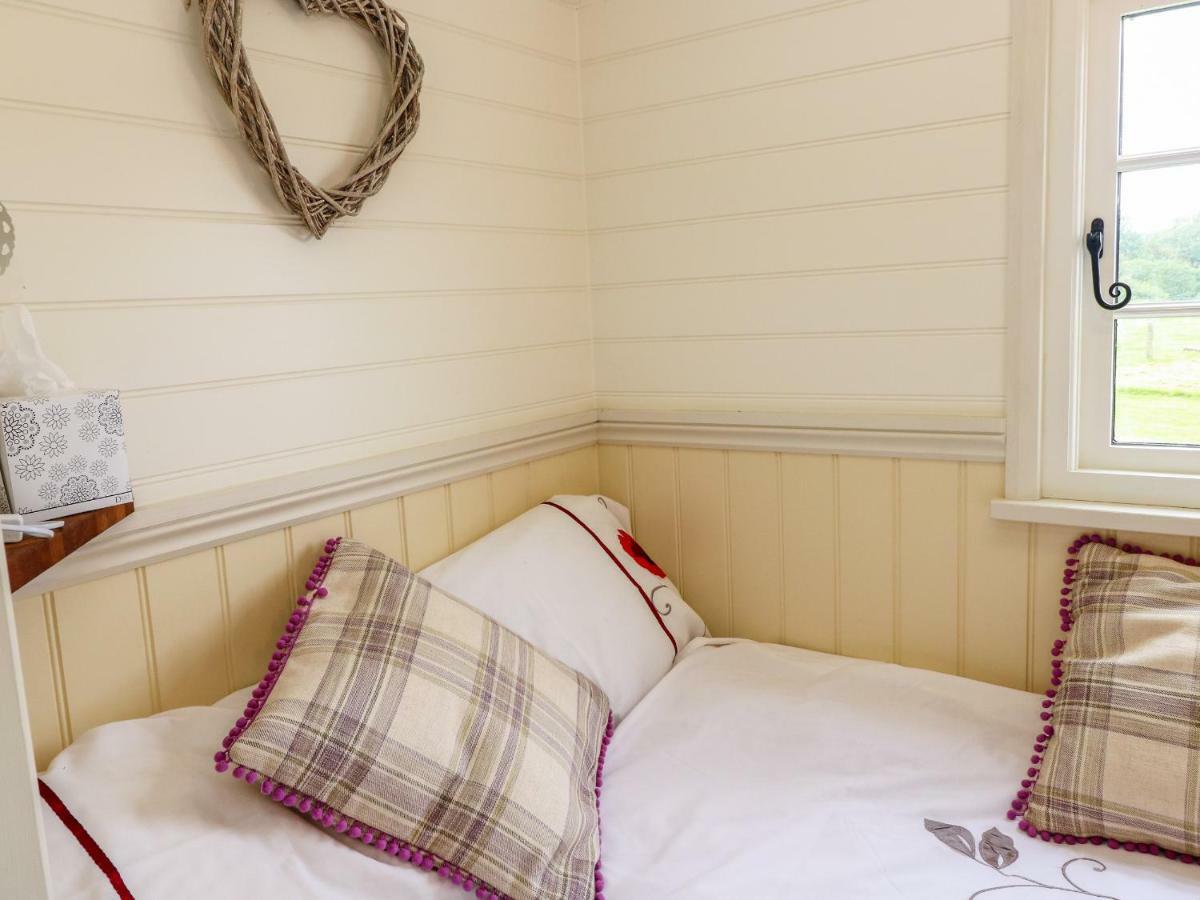 Shepherds Hut - The Crook Milford Haven Extérieur photo