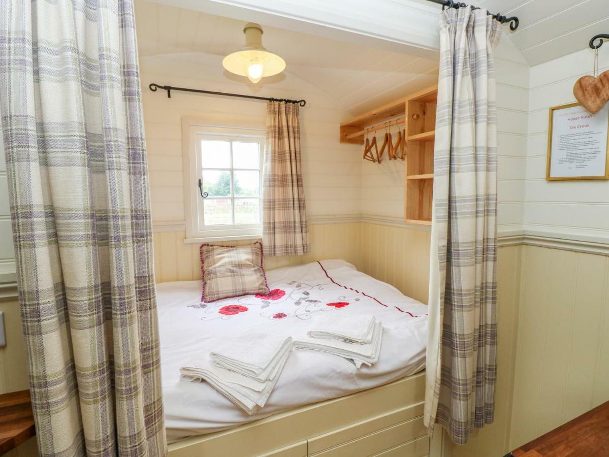 Shepherds Hut - The Crook Milford Haven Extérieur photo