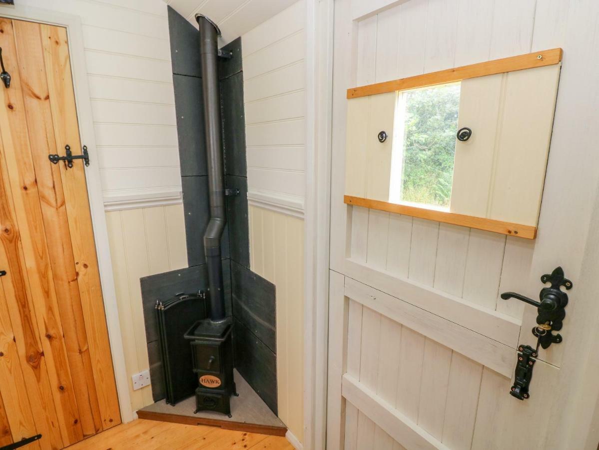 Shepherds Hut - The Crook Milford Haven Extérieur photo