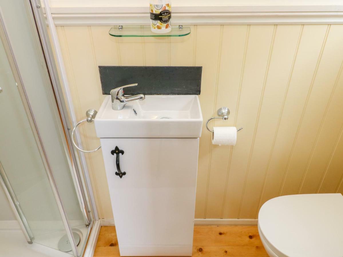 Shepherds Hut - The Crook Milford Haven Extérieur photo