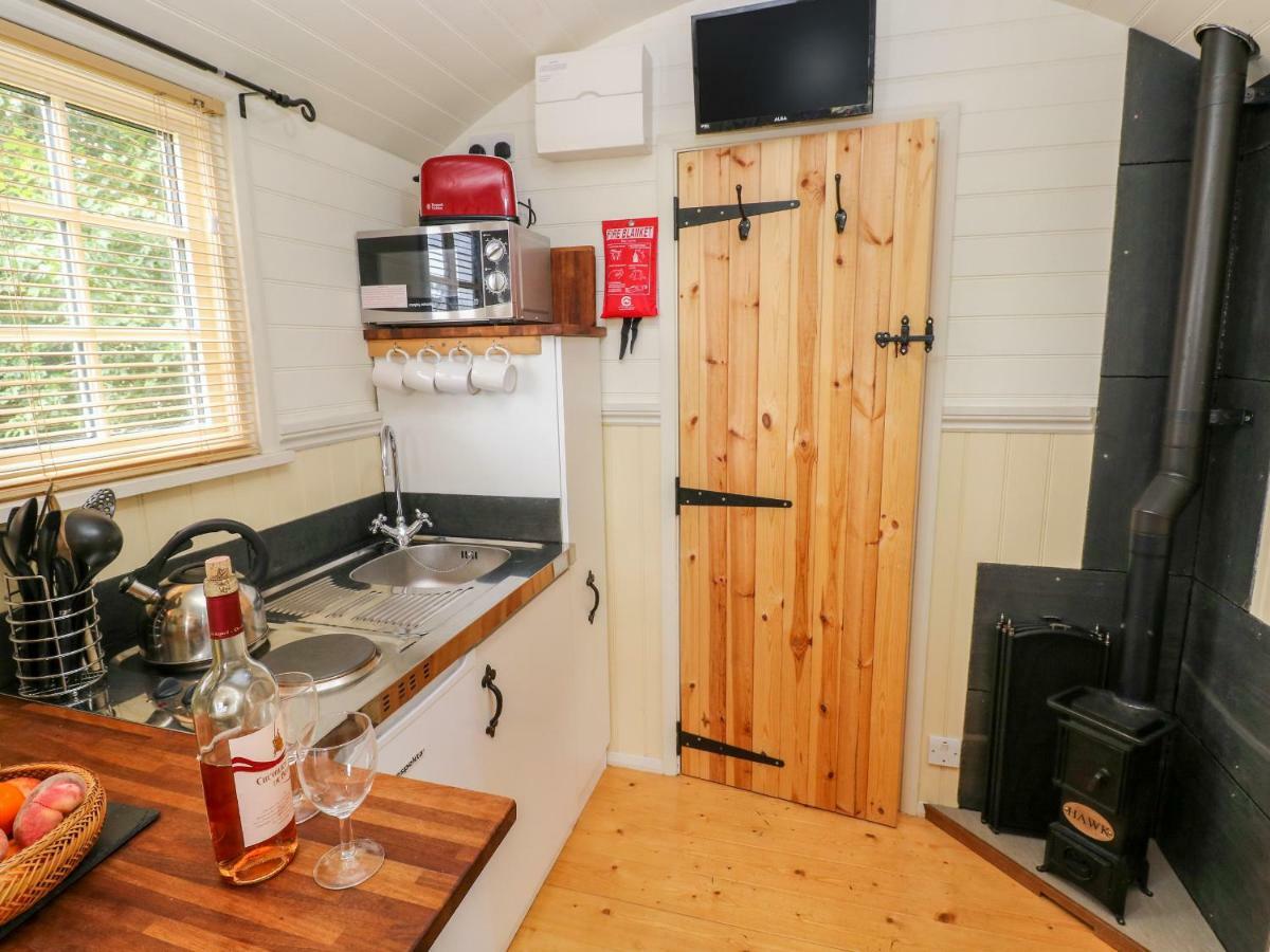 Shepherds Hut - The Crook Milford Haven Extérieur photo